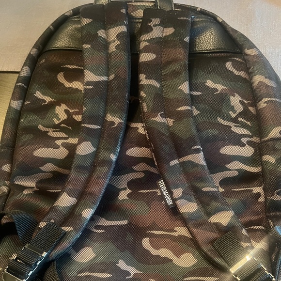 Steve Madden designer backpack with leather front pocket - Picture 4 of 5